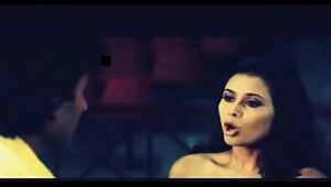 Indian Actress Rani Mukerji Bare Humungous melons Uncovered in Indian Video