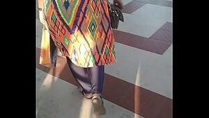 Yam-sized Indian aunty bootie ambling