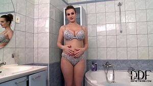 LaTaya Roxx Soaps Up Her Congenital 36DD Juggs In The Bath